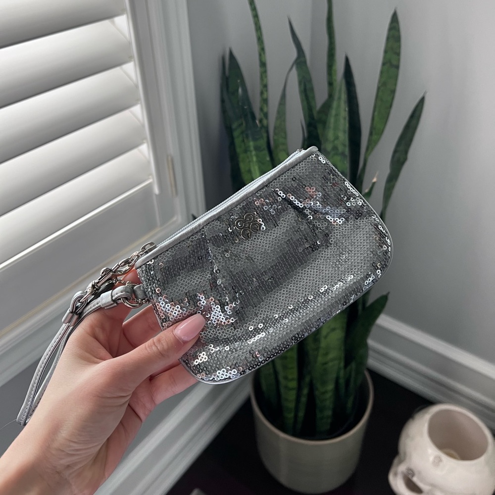 💎💎 SEQUIN COACH WRISTLET 💎💎